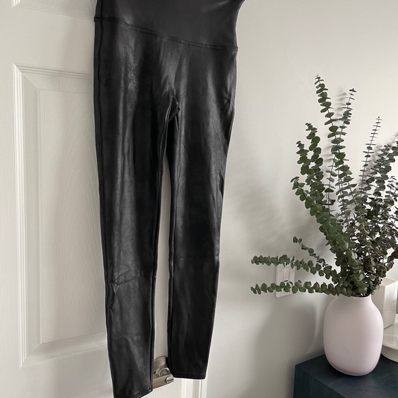 SPANX Faux Leather Leggings - Picture 2 of 6